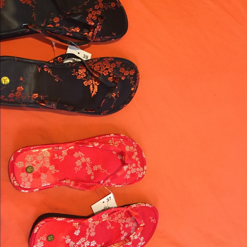 Black & gold flip flops & red & gold